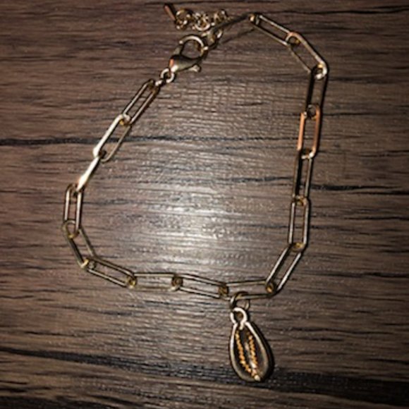 NWOT Gold Colored Chain Bracelet - Picture 1 of 4